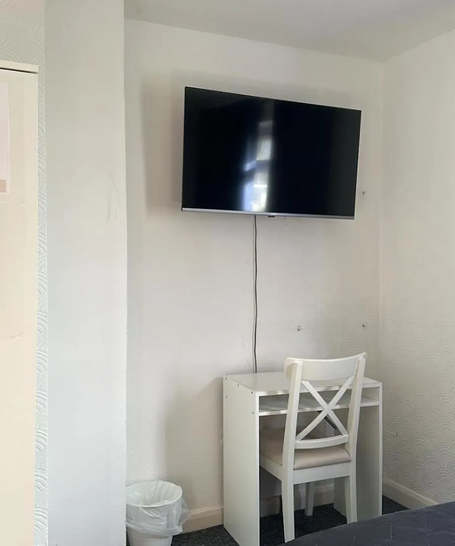 Guest House In Rose Meare Gardens Bristol United Kingdom
