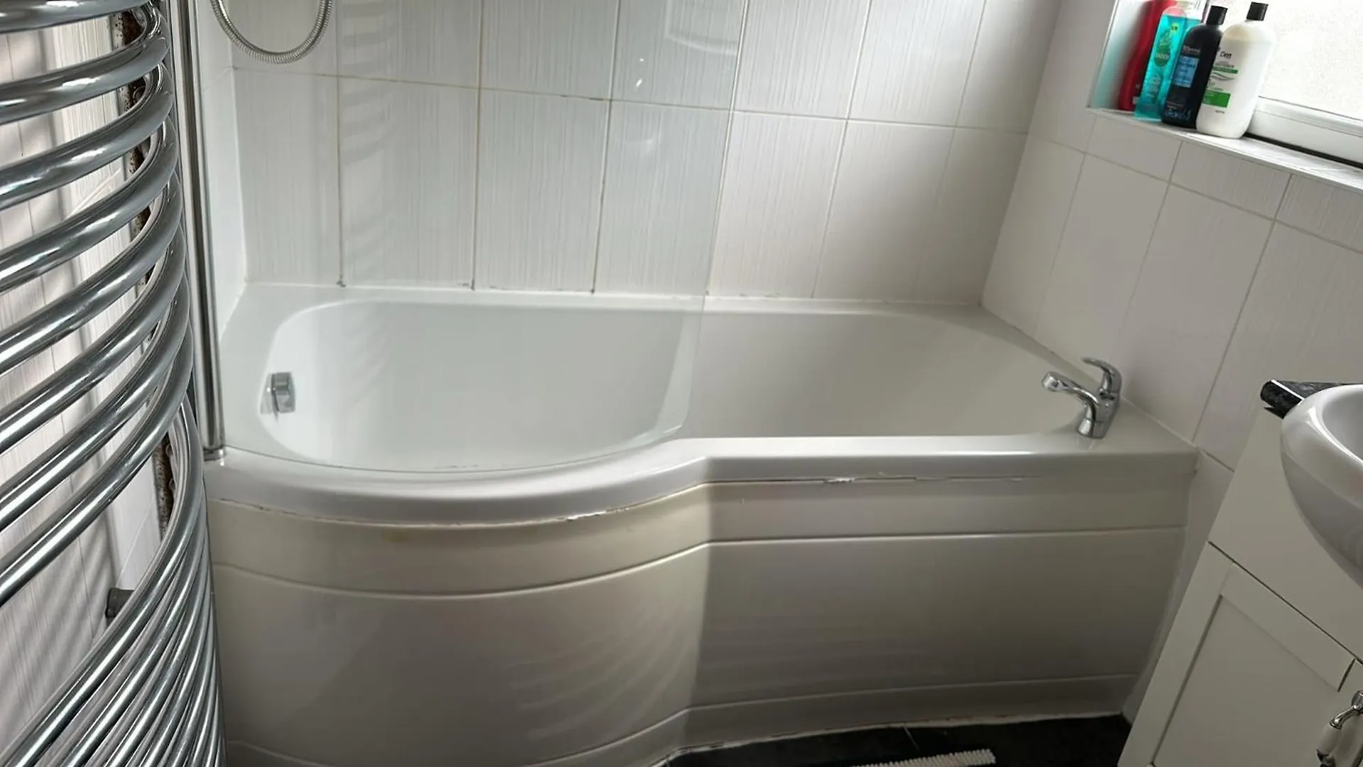 Guest House In Rose Meare Gardens Bristol