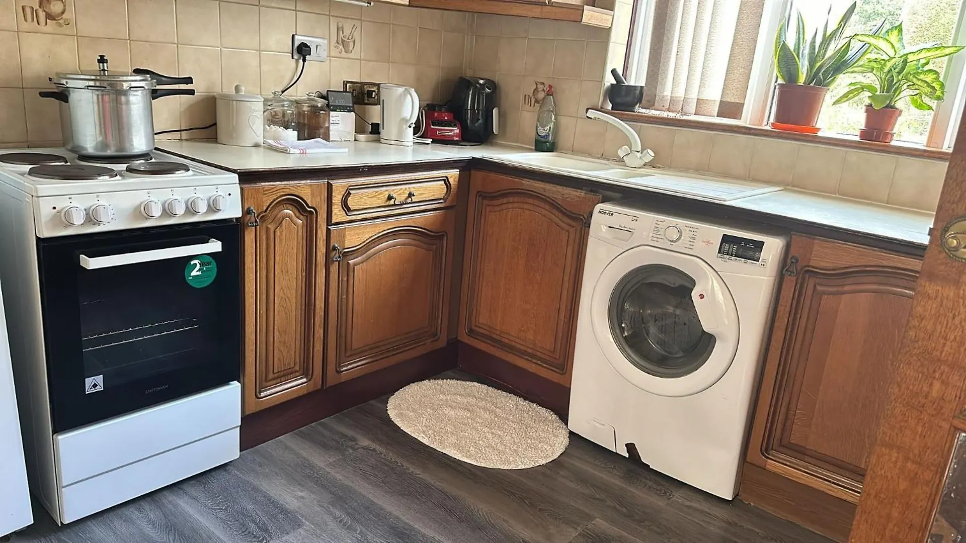 Guest House In Rose Meare Gardens Bristol 0*,  United Kingdom
