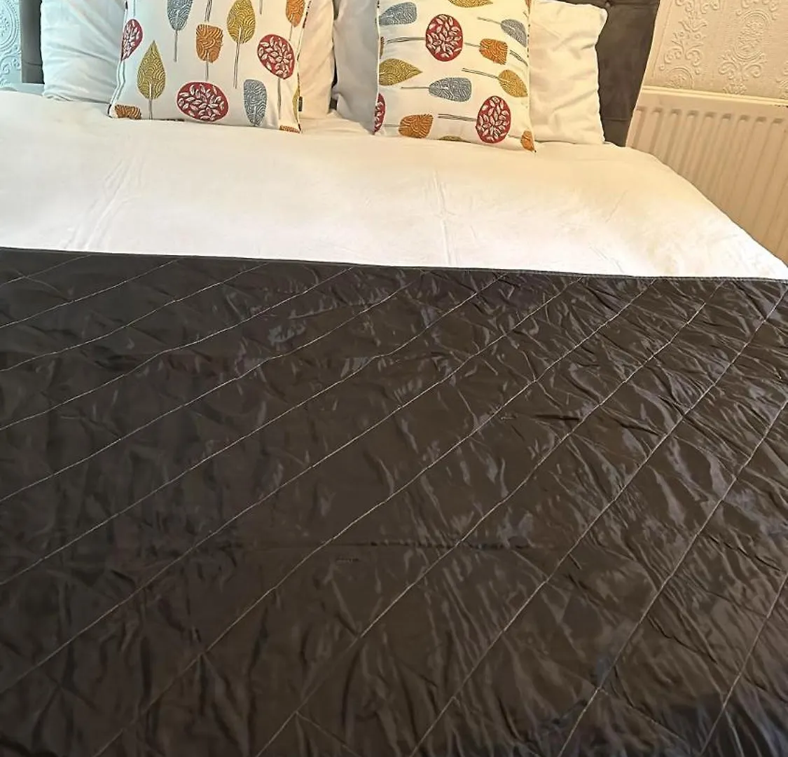 Guest House In Rose Meare Gardens Bristol