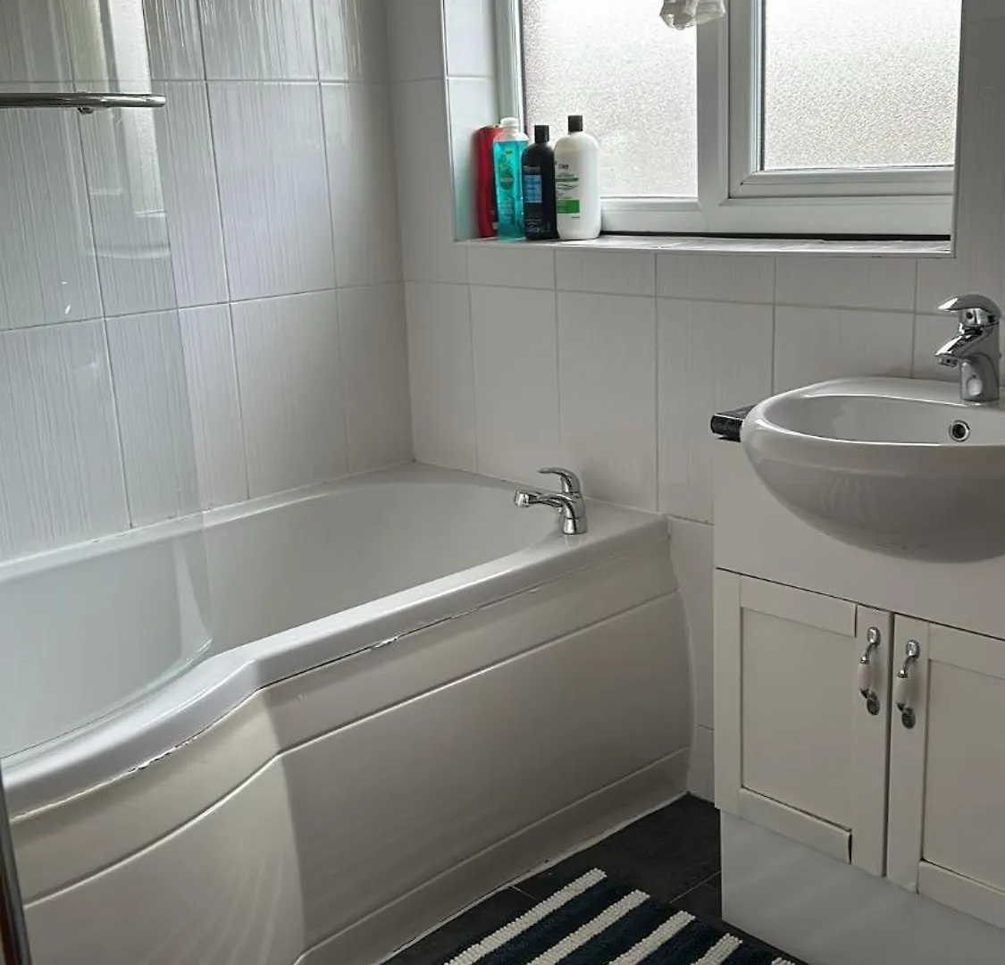 Guest House In Rose Meare Gardens Bristol