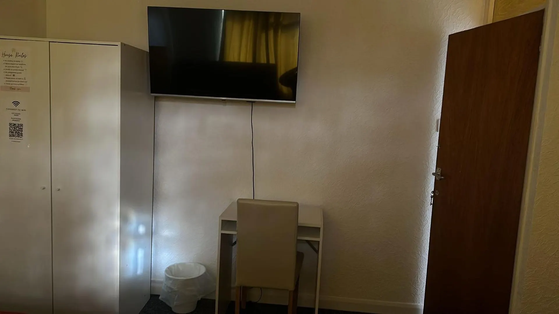 Guest House In Rose Meare Gardens Bristol 0*,  United Kingdom