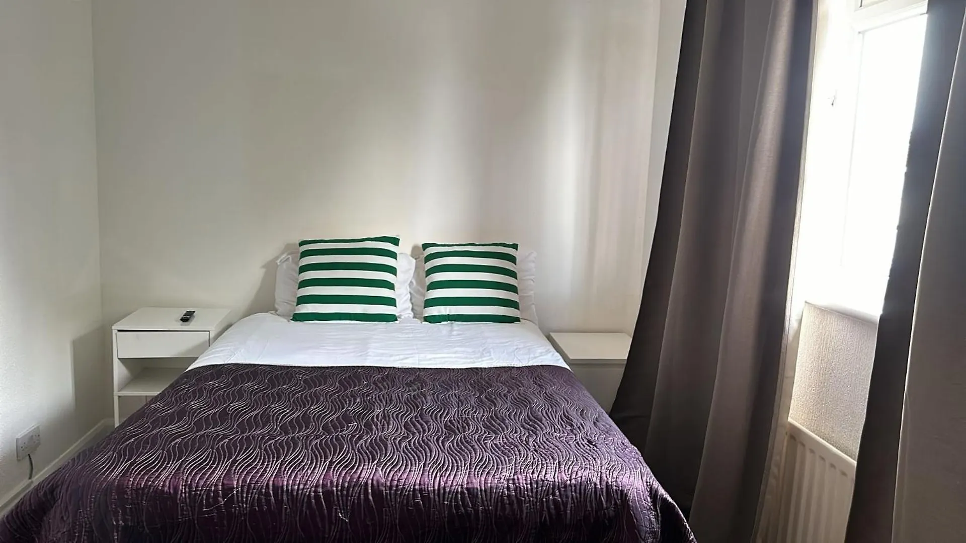 Guest House In Rose Meare Gardens Bristol United Kingdom