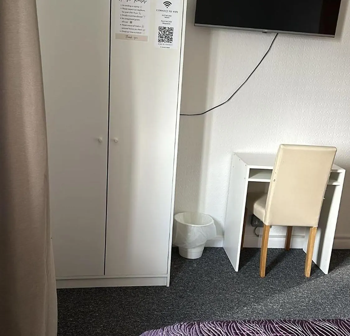 Guest House In Rose Meare Gardens Bristol