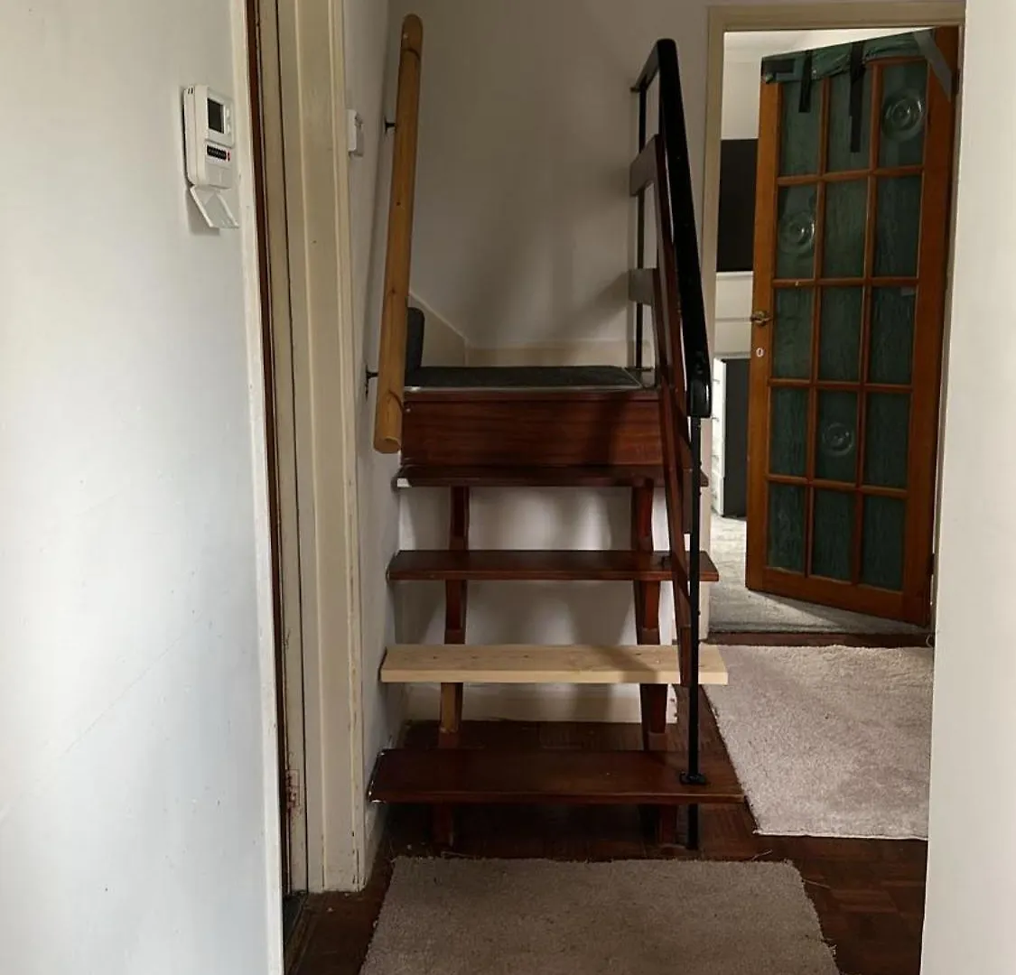 Guest House In Rose Meare Gardens Bristol United Kingdom