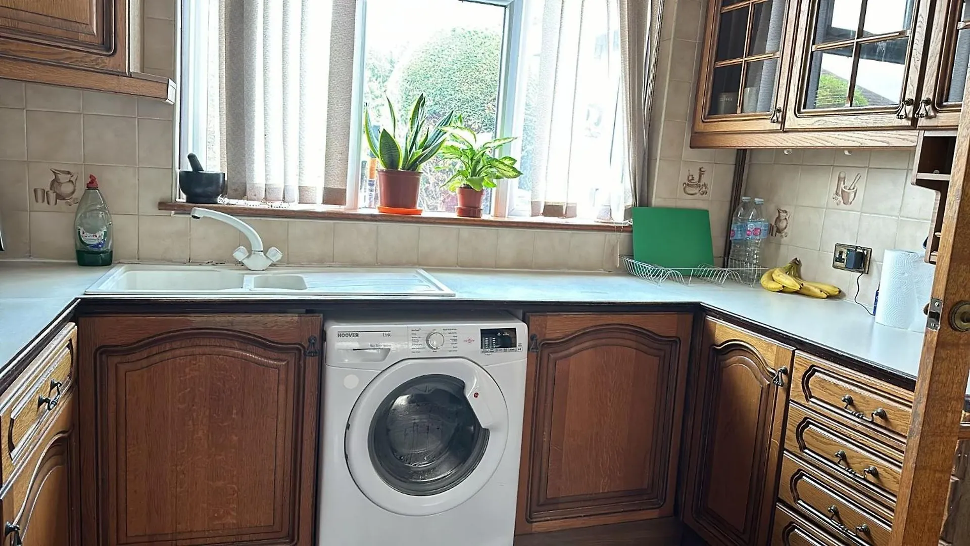Guest House In Rose Meare Gardens Bristol
