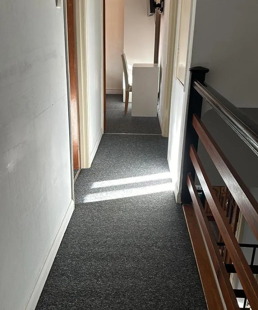 Guest House In Rose Meare Gardens Bristol
