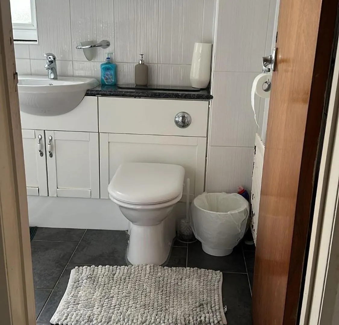 Guest House In Rose Meare Gardens Bristol 0*,  United Kingdom