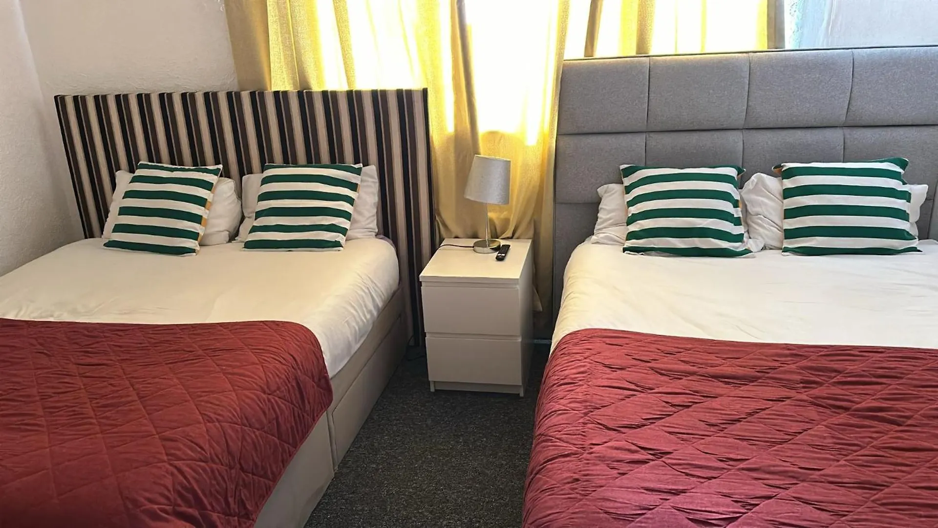 Guest House In Rose Meare Gardens Bristol