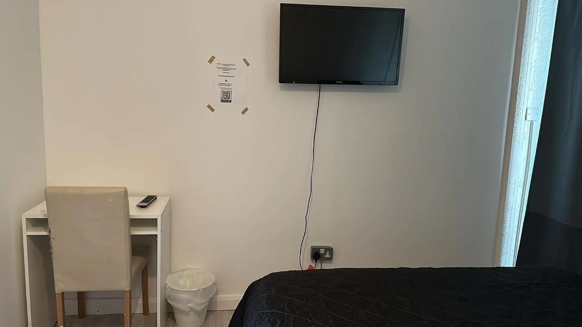 Guest House In Rose Meare Gardens Bristol