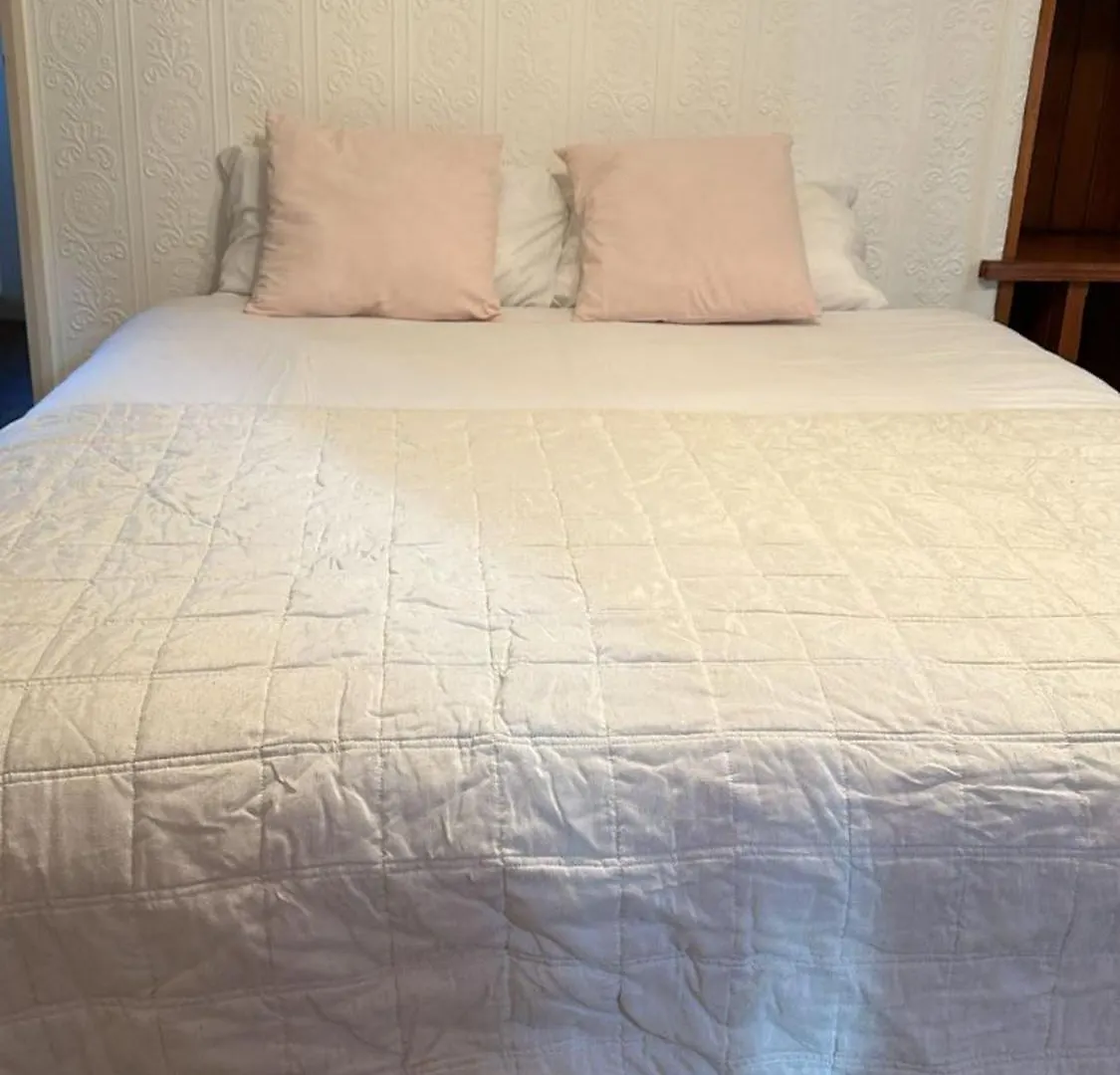 Guest House In Rose Meare Gardens Bristol